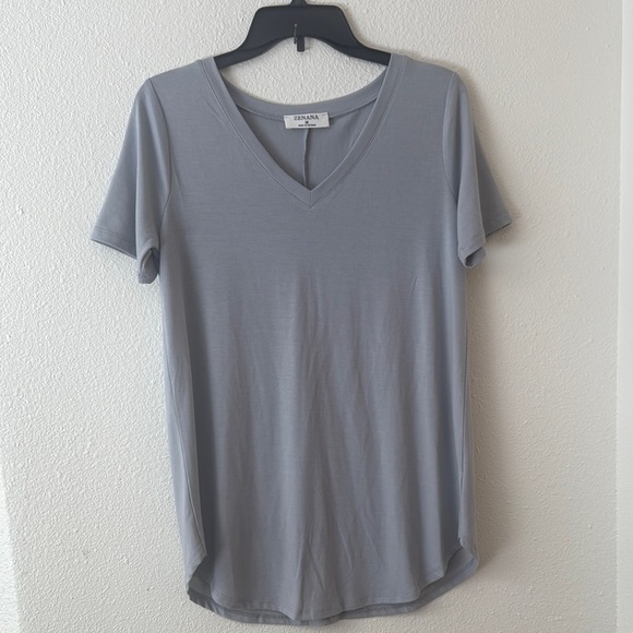 Zenana Outfitters Gray Loose Fitted Short Sleeve Tee. Size M. Minimalist - Picture 1 of 5